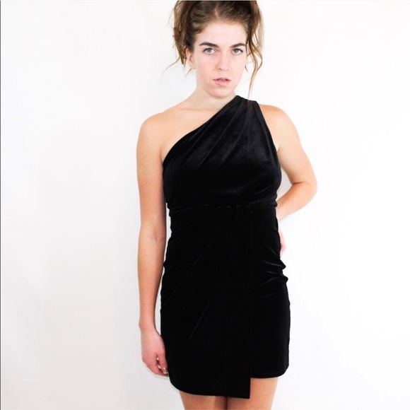 BCBGeneration Dresses & Skirts - BCBG generation black one shoulder velvet dress.